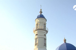 Запись трансляции праздничной проповеди из Белой мечети Астрахани по случаю Курбан-байрама