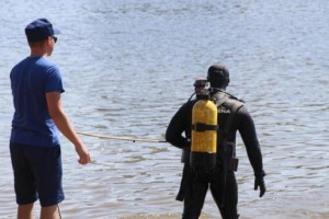 В Астраханской области спасатели извлекли из воды тело мужчины