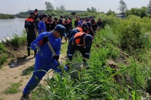 Амурские спасатели проводят превентивные мероприятия по защите жилых домов и территорий от паводка