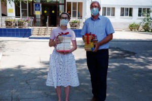 Астраханская библиотека подарила книги дому-интернату для престарелых