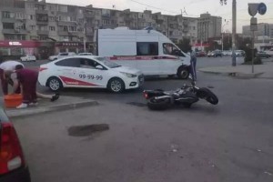 Астраханец на мотоцикле врезался в машину скорой помощи