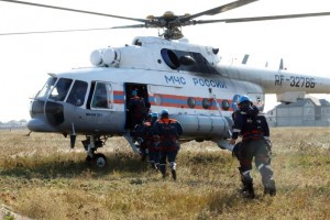 В Чеченской Республике спасатели МЧС России провели тренировку по беспарашютному десантированию