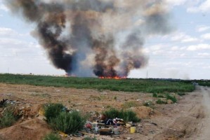 В Астраханской области горит мусорный полигон