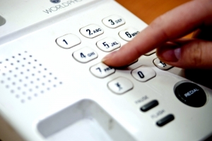 Астраханцы могут пожаловаться на работодателей по телефону горячей линии