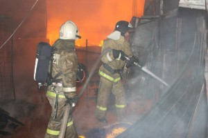В Астраханской области за сутки сгорели две квартиры, дом и&#160;хозпостройка