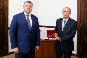 Астраханскому энергетику в резиденции губернатора вручили президентскую награду
