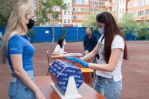 В Астрахани выпускники детских домов выбрали себе квартиры через лотерею