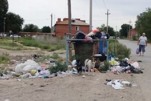 В Астраханской области четыре дня не вывозили мусор из нескольких сёл Икрянинского района