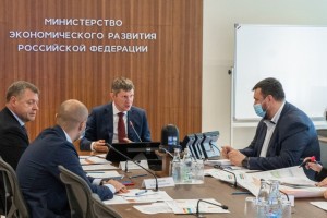 Астраханский губернатор обсудил с министром экономразвития России реализацию послания Президента