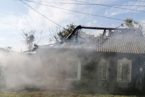 Из-за неосторожного обращения с огнём возникли пожары в разных частях Астрахани