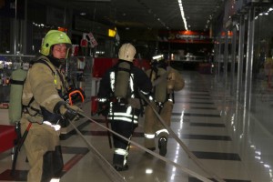 Пожарно-тактические учения прошли в торговом центре в Новосибирске