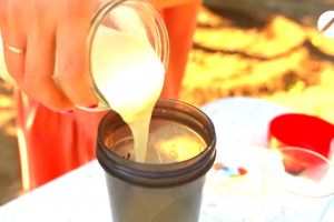 Астраханцы готовят айран из разных видов молока
