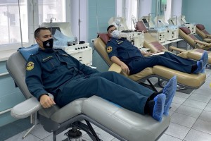 В Астрахани донорскую акцию поддержали сотрудники МЧС