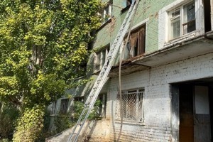 В Астрахани пожарные три раза тушили общежитие