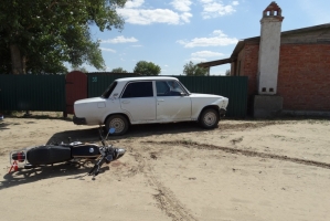 В Астраханской области в результате столкновения транспортных средств пострадал водитель и пассажир