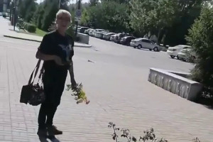 Очередной случай вандализма в центре Астрахани очевидец снял на видео
