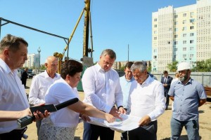 Астраханский губернатор поздравил строителей с профессиональным праздником