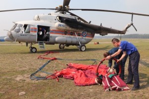 В Якутии с начала пожароопасного сезона авиацией МЧС России сброшено более 9,5 тысяч тонн воды