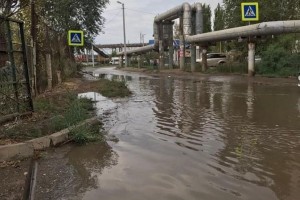 В Астрахани продолжается потоп на улице Звездной
