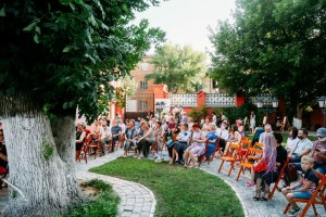 В Астрахани возобновились арт-вечера на открытом воздухе