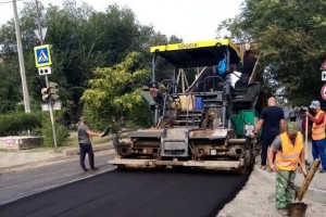 В рамках нацпроекта в Астрахани  обновляют дорогу ещё на одной улице