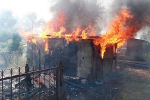 Утром на окраине Астрахани ликвидировали пожар в садоводческом товариществе