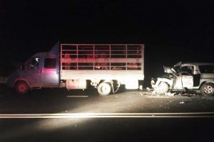 В Астраханской области ночью на дороге иномарка налетела на затемнённый грузовик