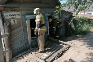За сутки в Астраханской области сгорели полуприцеп, дом и сарай