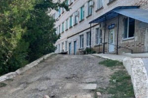 Игоря Бабушкина поразило состояние подъездных путей к Енотаевской районной больнице