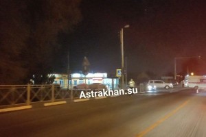 В Астрахани «десятка» протаранила ограждение на улице Магистральной
