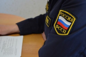 Астраханские приставы разыскали и арестовали минивэн должницы
