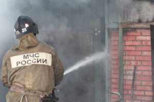В Астраханской области на базе отдыха потушили пожар на площади 240 кв. м