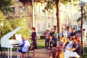 В парках и аллеях Астрахани началось «Лето с книгой»