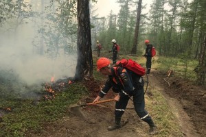 Обстановка с природными пожарами в Якутии - на контроле МЧС России