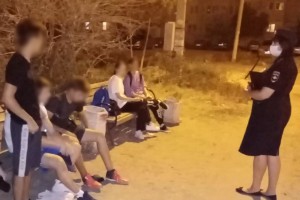 Полицейские доставили домой 29 несовершеннолетних астраханцев, гулявших ночью