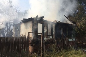 Пожар в астраханском селе Началово распространился на 130 кв. м