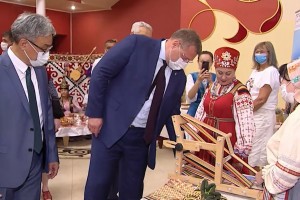 Астраханский губернатор и генконсул Казахстана вместе посетили концерт памяти Дины Нурпеисовой