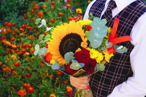 Астраханский флорист рассказал, какой букет не стоит покупать на 1 сентября