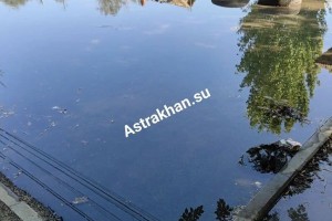 В Астрахани продолжает затапливать улицу Маркина