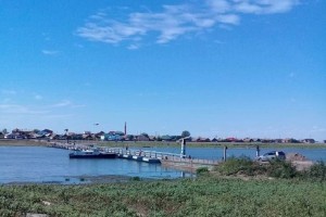 В Астраханской области незаконно установили наплавной мост