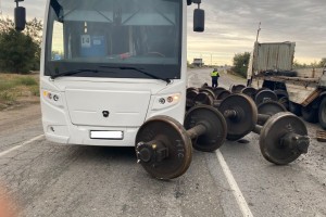 На трассе в Астраханской области МАЗ потерял вагонные колёса