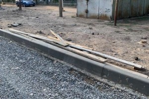 Соцсети: ремонт двора в Астрахани забросили после 1 сентября