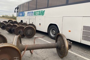 Под Астраханью вагонные колесные пары наехали на автобус