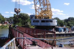 Металлоконструкции понтонного моста на «Десятке» в Астрахани готовы на 90%