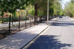 В рамках нацпроекта приводят в порядок тротуарную зону улиц Астрахани