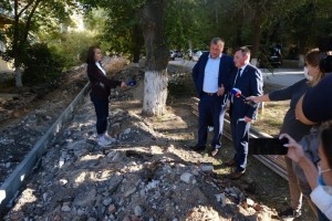 Астраханский губернатор проверил ход ремонтных работ в Ахтубинске