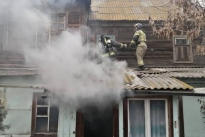 В Астраханской области из-за халатного обращения с огнём случился пожар