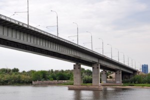 В Астрахани спасли упавшую с Нового моста девушку