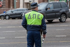 В Астрахани полицейский составил протокол на отсутствовавшего в городе человека