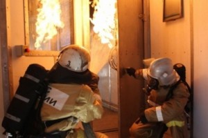 Двое детей пострадали при пожаре многоэтажном жилом доме в Астрахани
